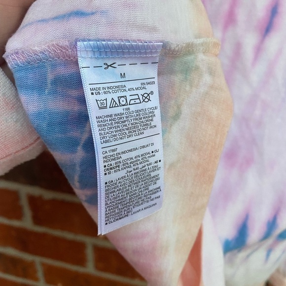 Old Navy Womens Medium Tie Dye Vneck Crop Short Sleeve Tee NWT - Picture 6 of 9